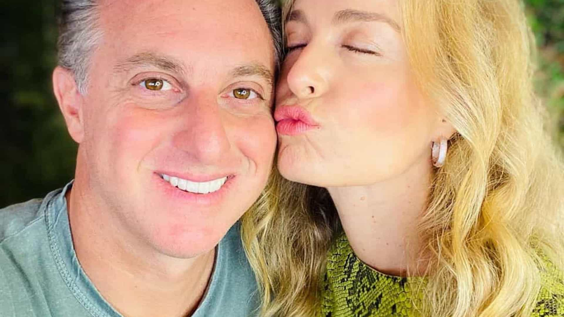 Luciano Huck falou um pouco de sua intimidade com a esposa, Angélica durante participação no programa 